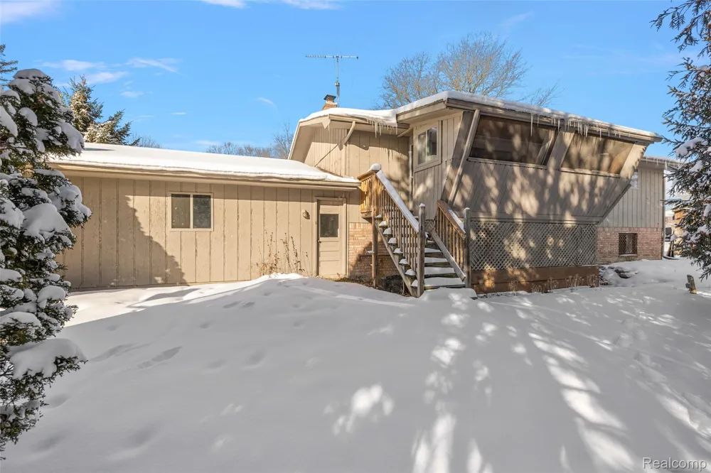 7427 Emerson Washington Township, MI 48094