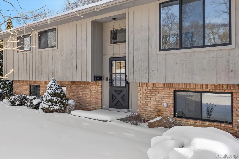 7427 Emerson Washington Township, MI 48094