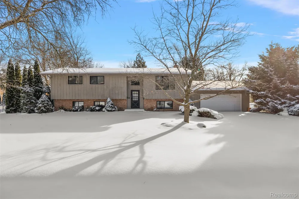 7427 Emerson Washington Township, MI 48094