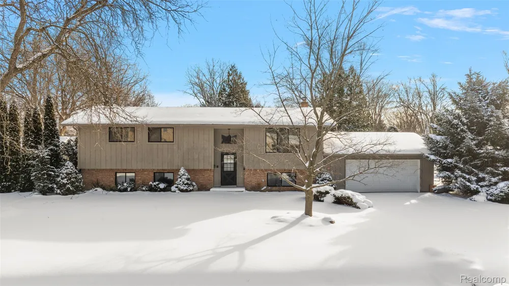7427 Emerson Washington Township, MI 48094