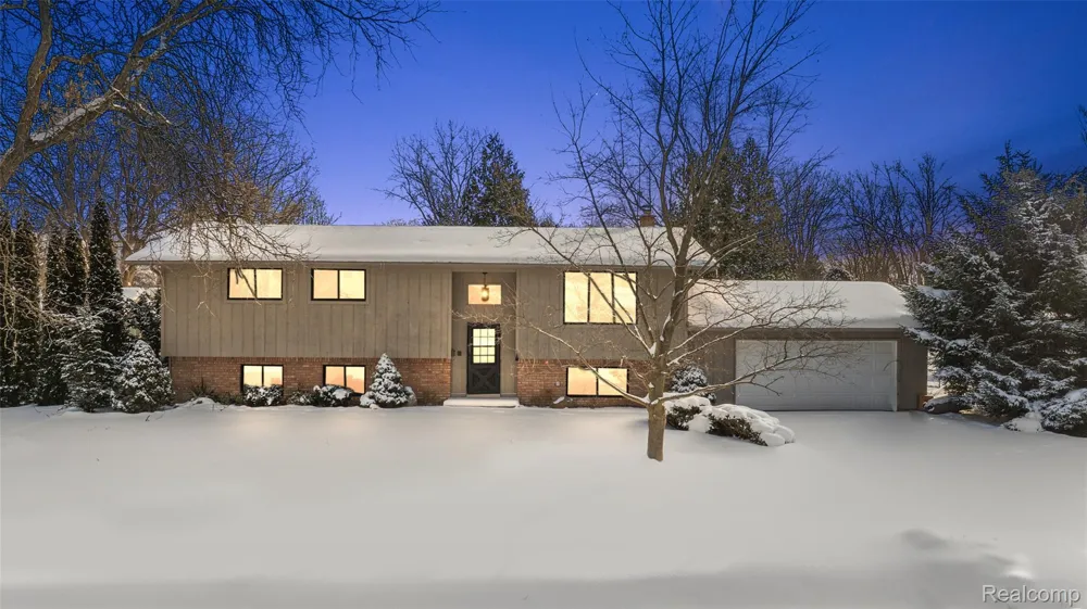 7427 Emerson Washington Township, MI 48094