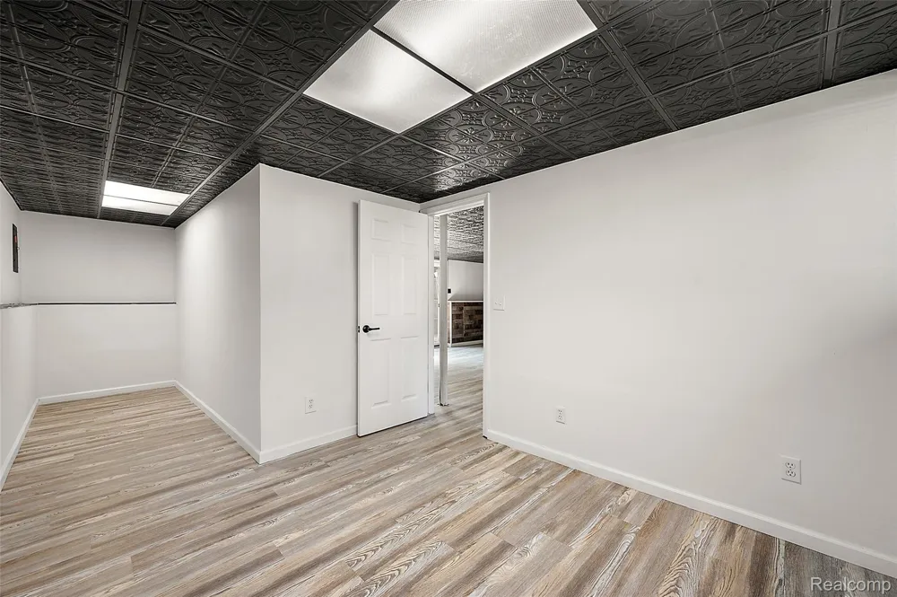 7427 Emerson Washington Township, MI 48094