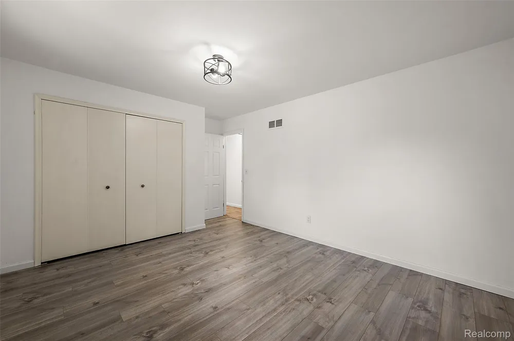 7427 Emerson Washington Township, MI 48094