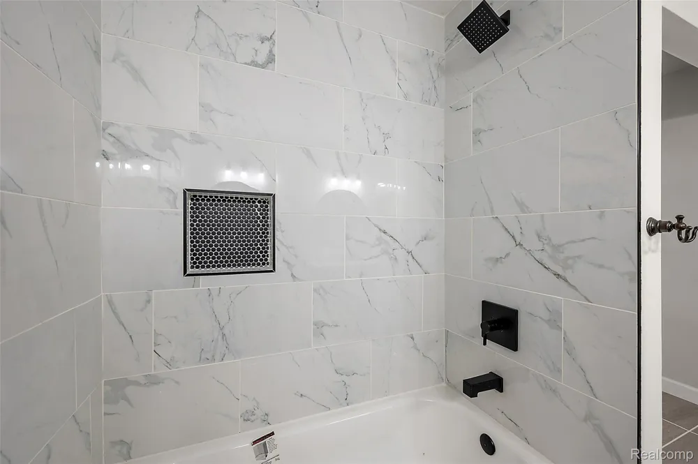 7427 Emerson Washington Township, MI 48094