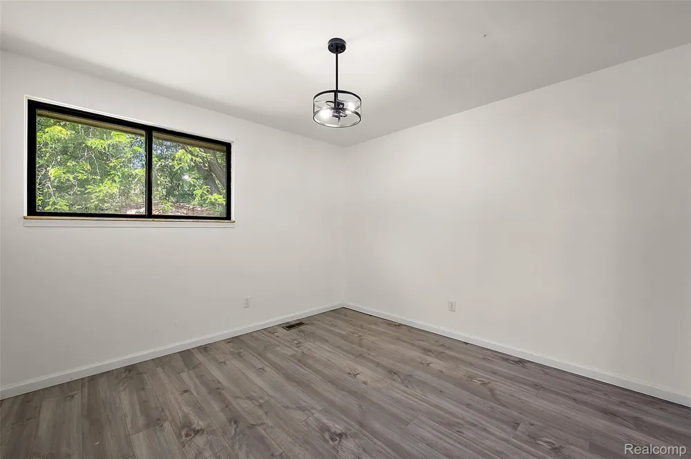7427 Emerson Washington Township, MI 48094