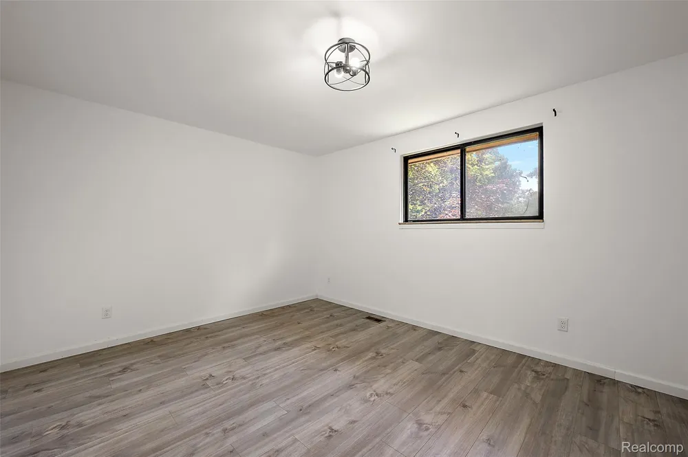 7427 Emerson Washington Township, MI 48094