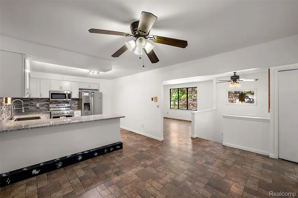 7427 Emerson Washington Township, MI 48094
