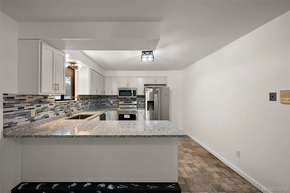 7427 Emerson Washington Township, MI 48094