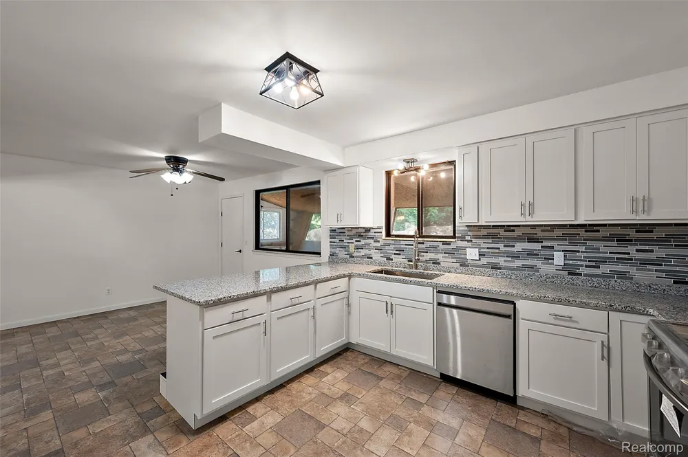 7427 Emerson Washington Township, MI 48094