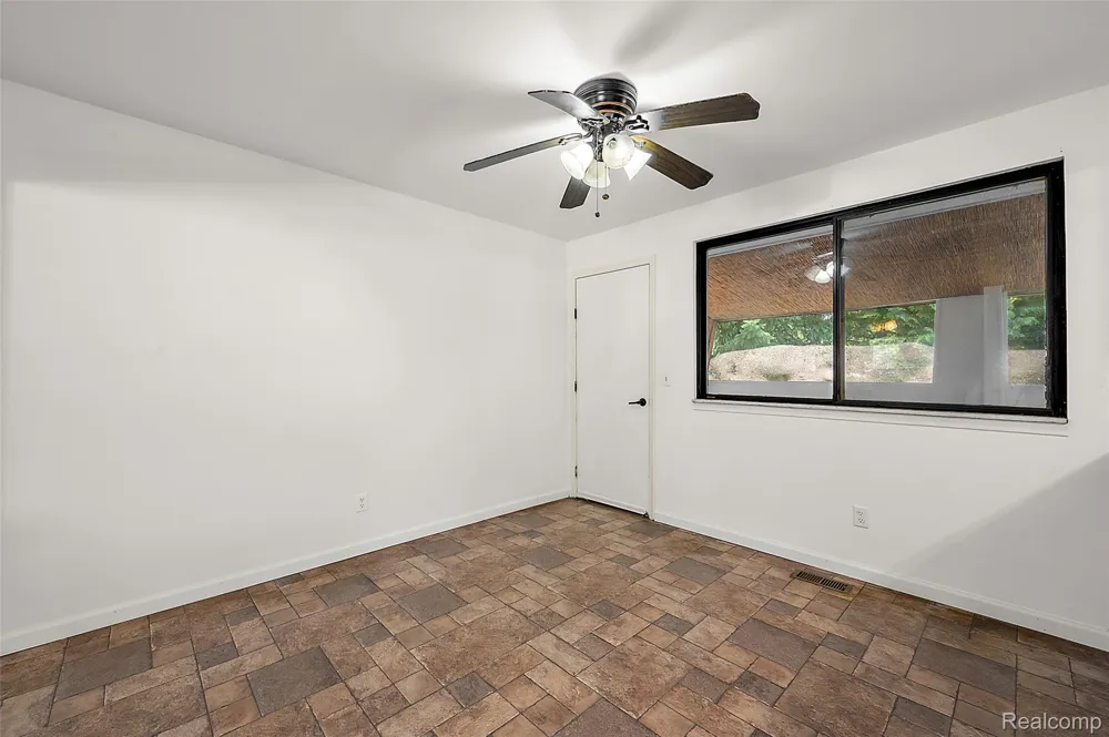 7427 Emerson Washington Township, MI 48094