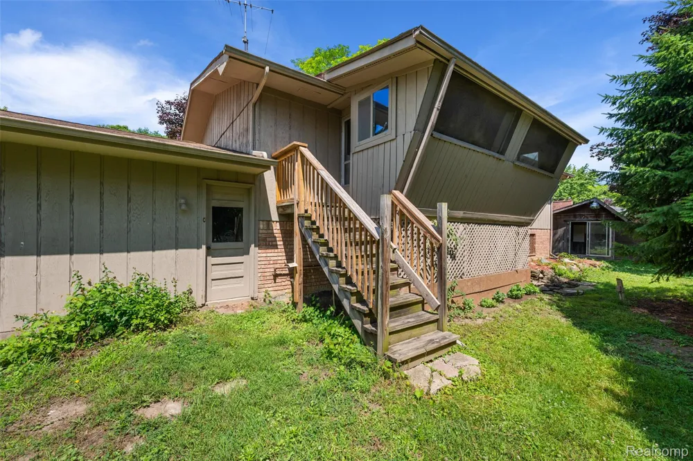7427 Emerson Washington Township, MI 48094