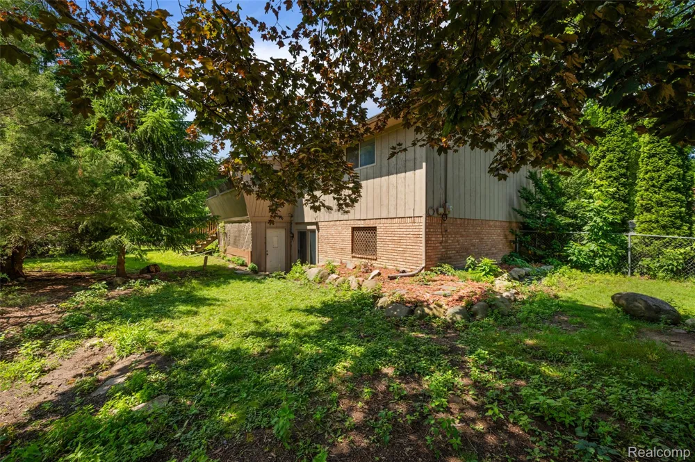 7427 Emerson Washington Township, MI 48094
