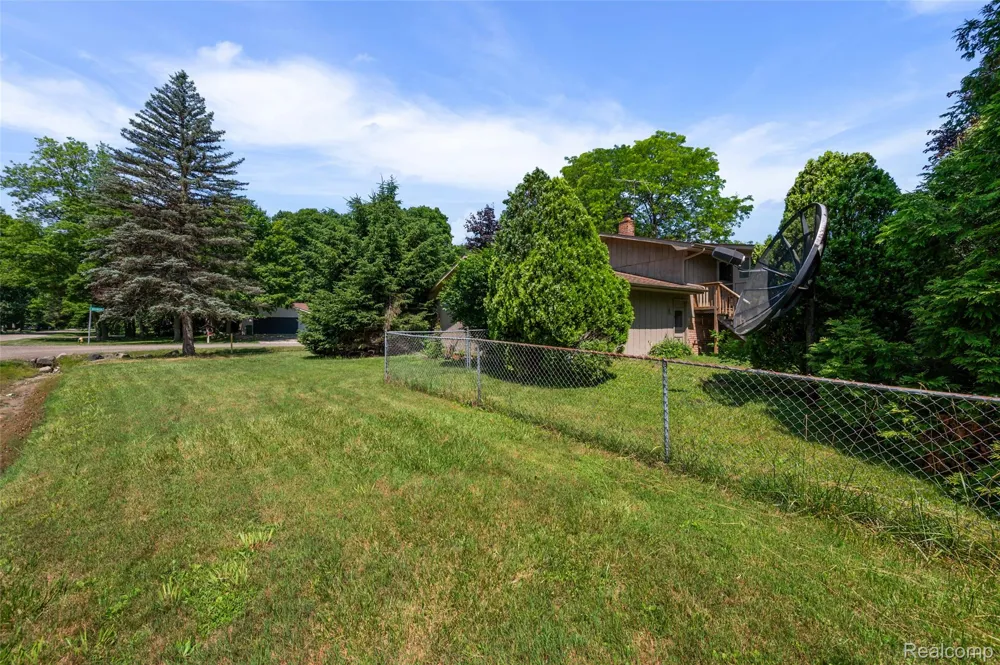 7427 Emerson Washington Township, MI 48094