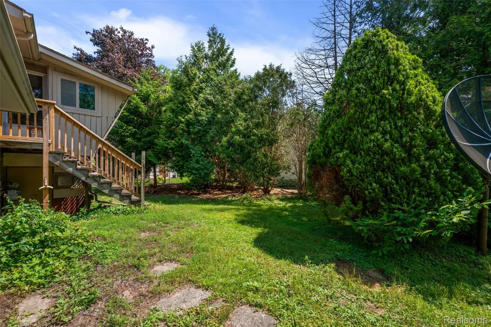 7427 Emerson Washington Township, MI 48094