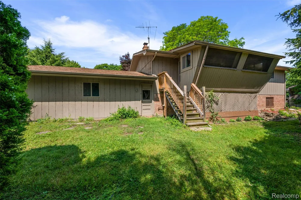 7427 Emerson Washington Township, MI 48094