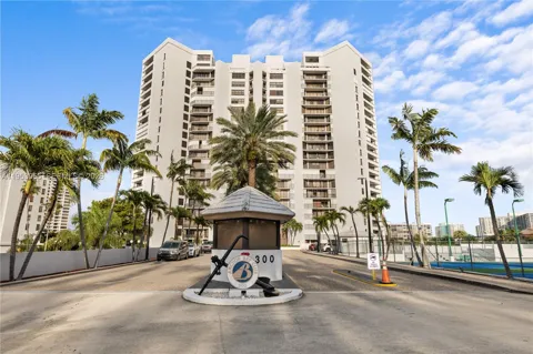 300 Three Islands Blvd #417