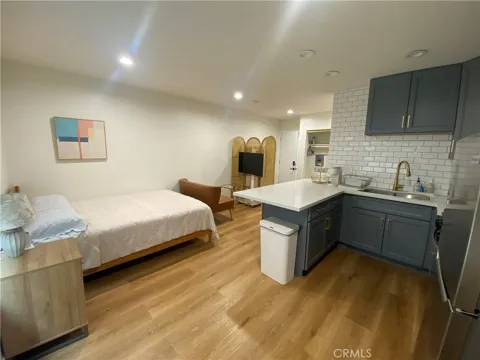 827 S Manhattan #205