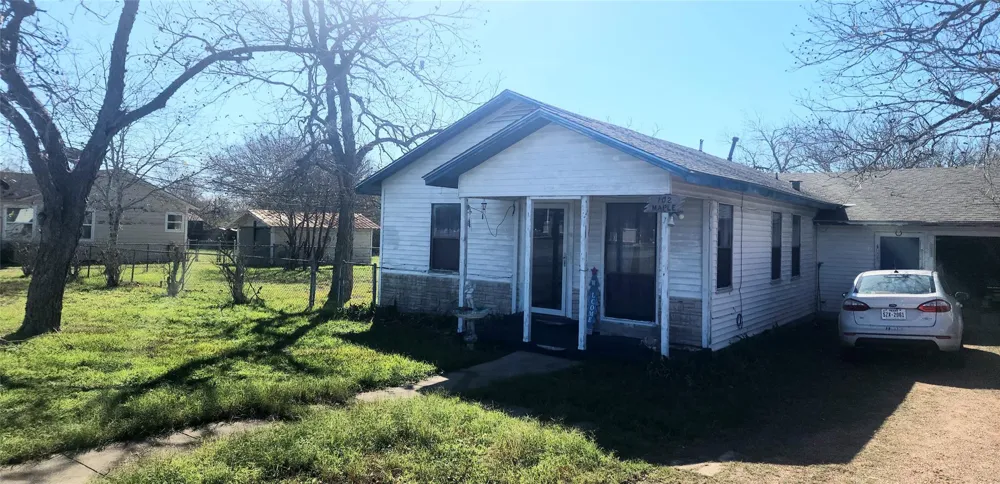 702 Maple Street Yoakum, TX 77995