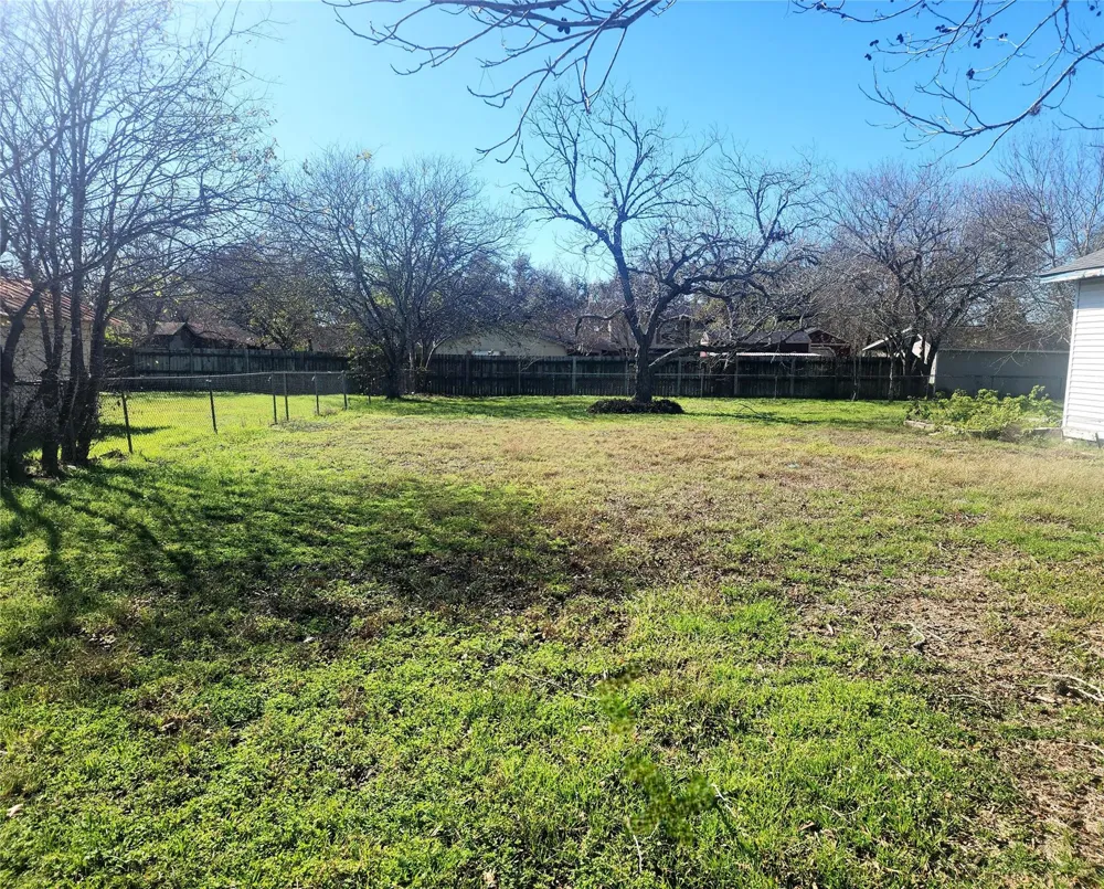 702 Maple Street Yoakum, TX 77995