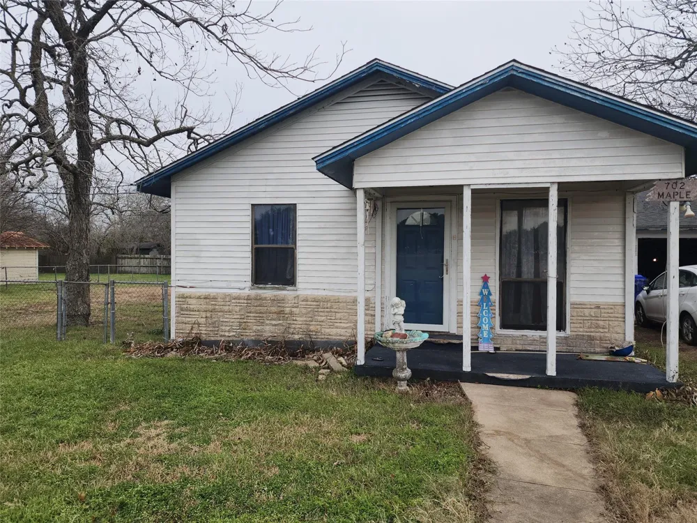 702 Maple Street Yoakum, TX 77995