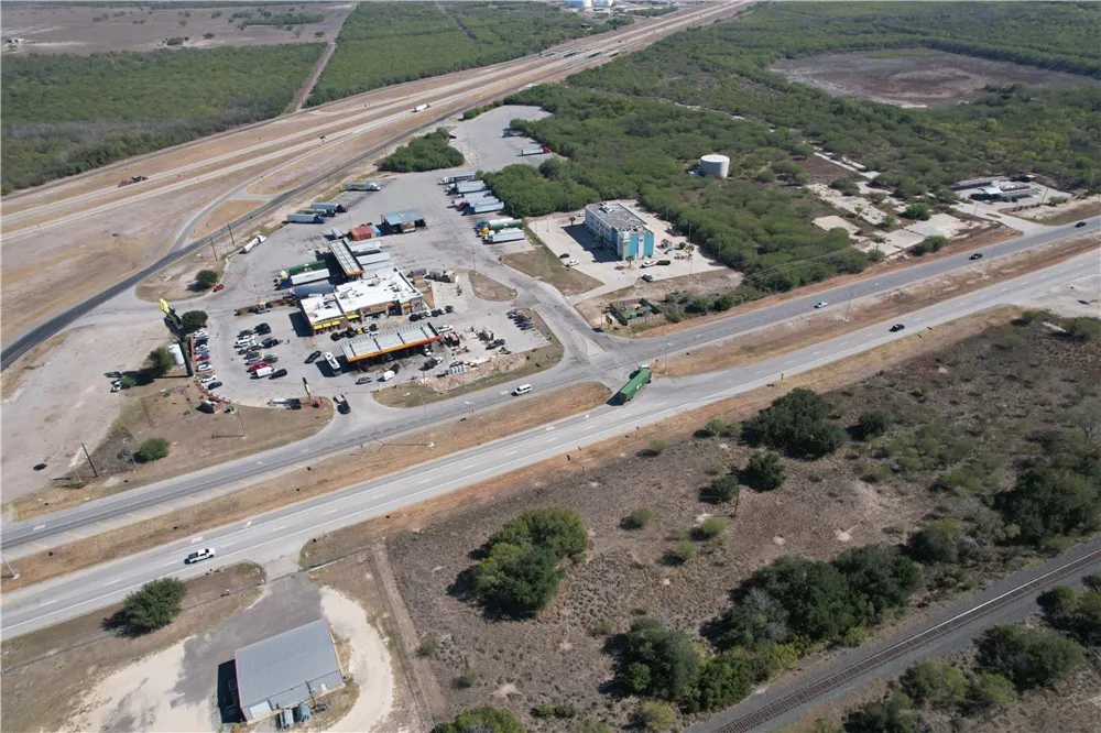 6284 Highway 281 Three Rivers, TX 78071