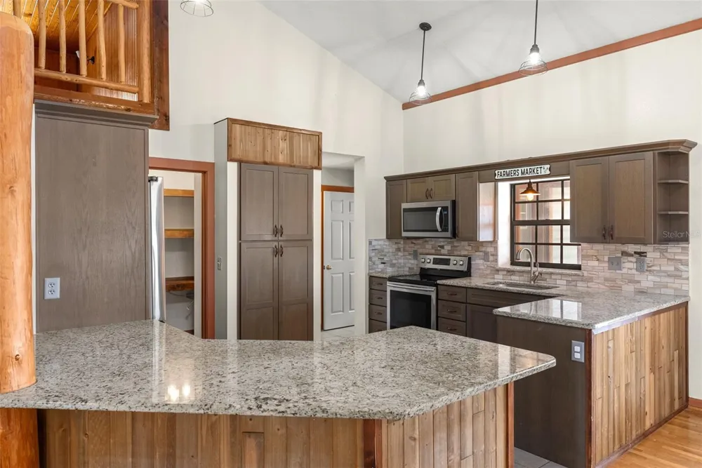 17620 POYNER ROAD Polk City, FL 33868