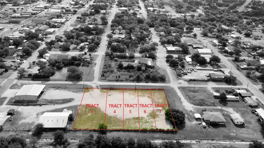 6 S TITUS STREET Giddings, TX 78942