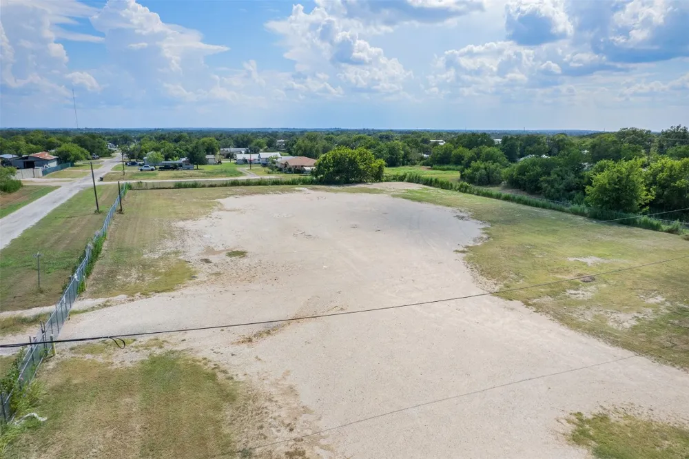 5 S TITUS STREET Giddings, TX 78942