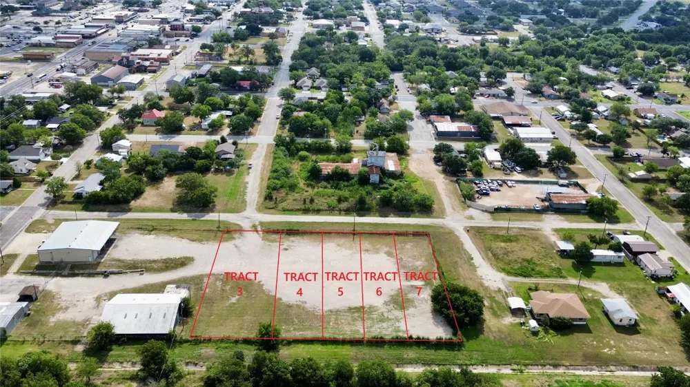 5 S TITUS STREET Giddings, TX 78942