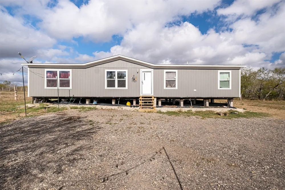 114 Blue Quail Street Dale, TX 78616