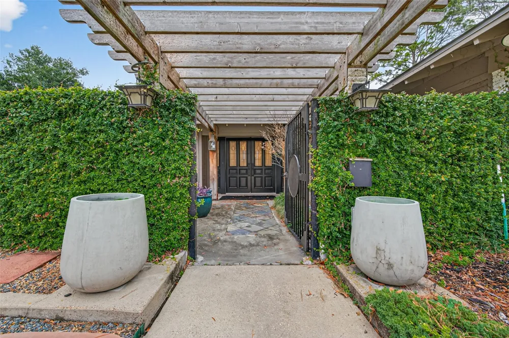 10034 Meadow Lake Lane