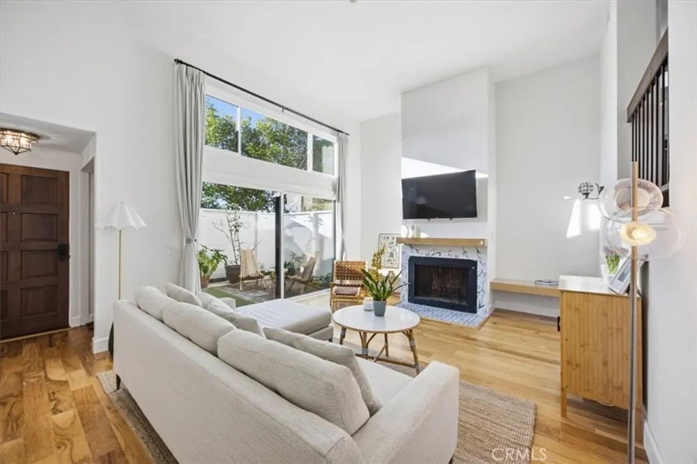 1911 Rockefeller Lane #E