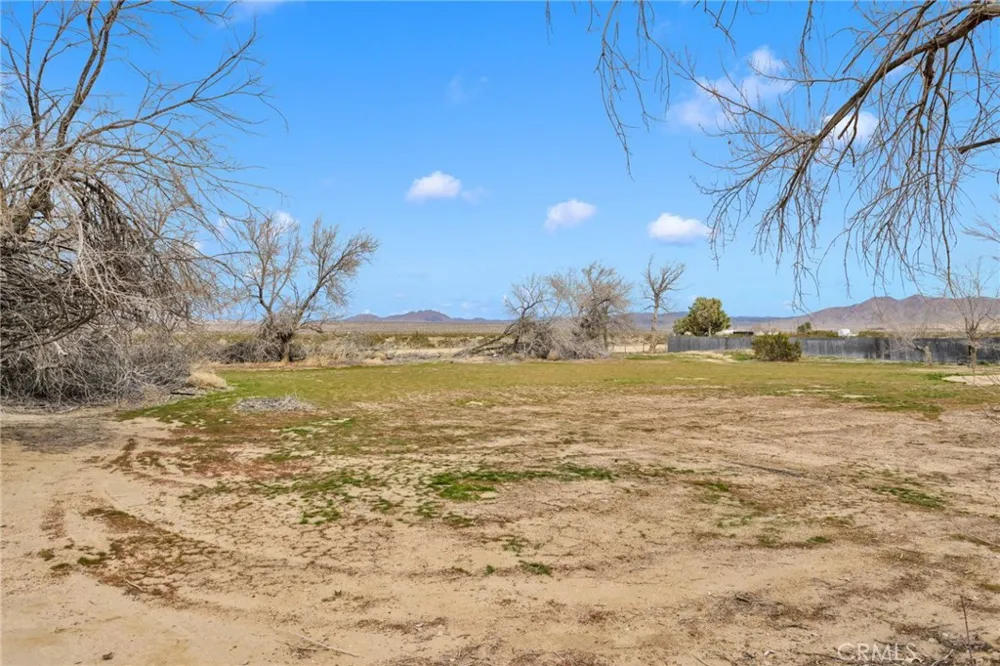 47424 Paddington Landers, CA 92285