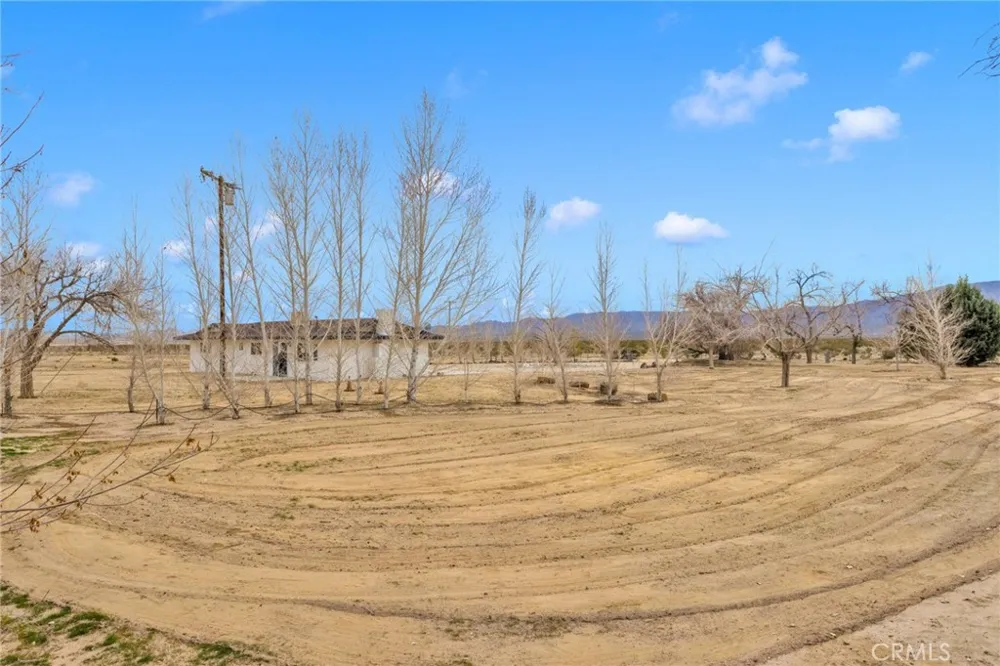 47424 Paddington Landers, CA 92285