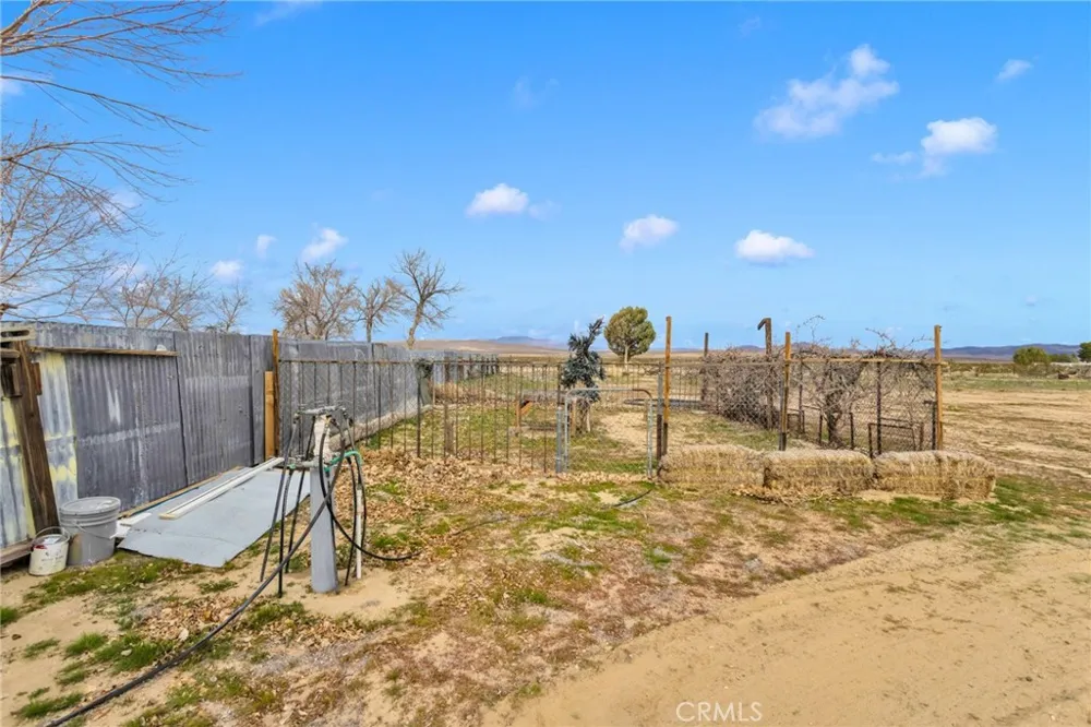 47424 Paddington Landers, CA 92285