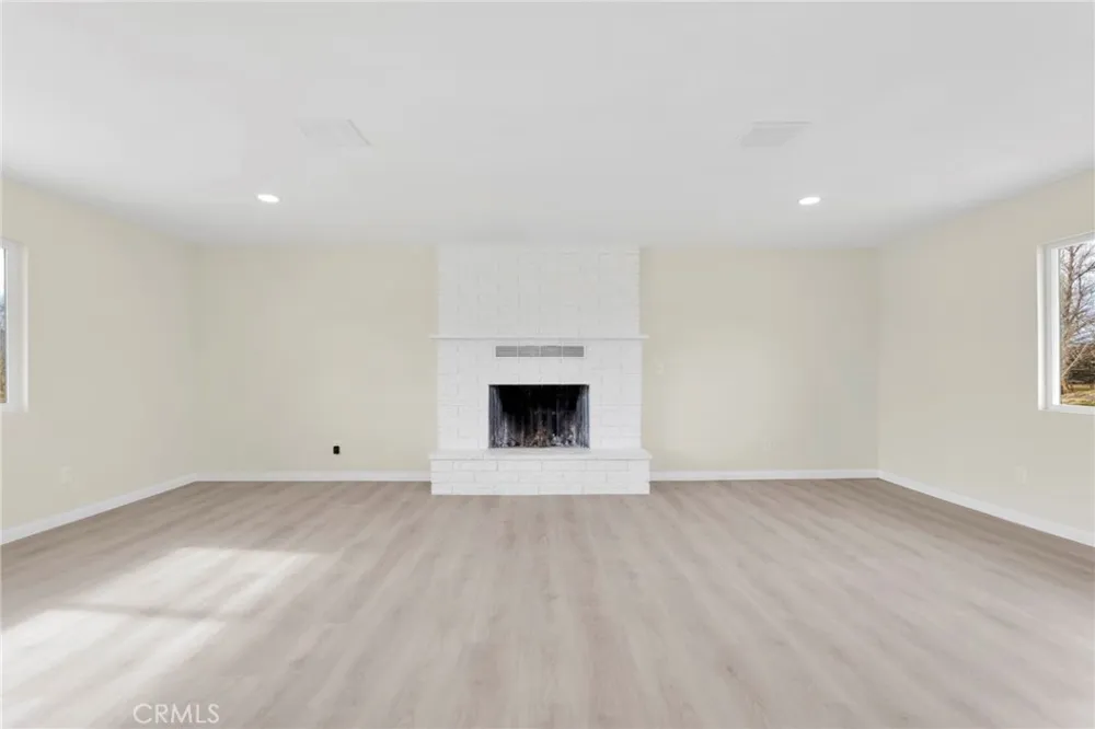 47424 Paddington Landers, CA 92285