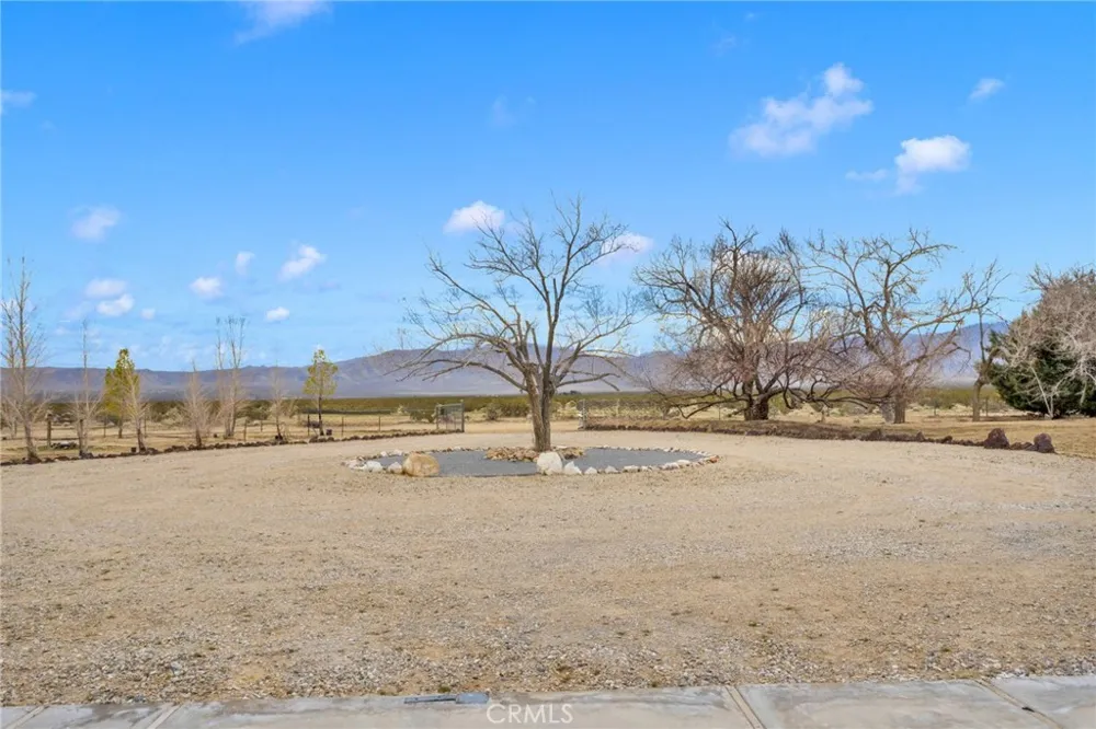 47424 Paddington Landers, CA 92285