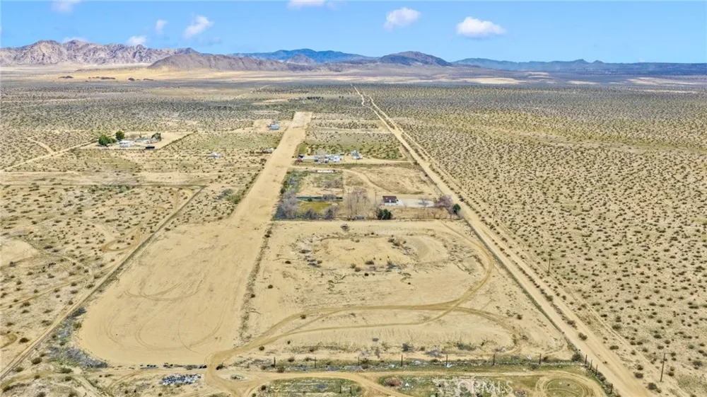 47424 Paddington Landers, CA 92285