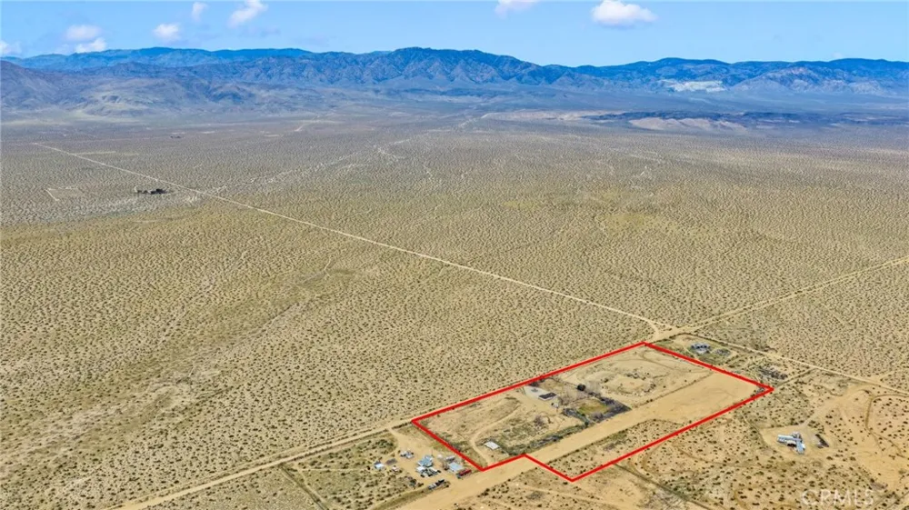 47424 Paddington Landers, CA 92285