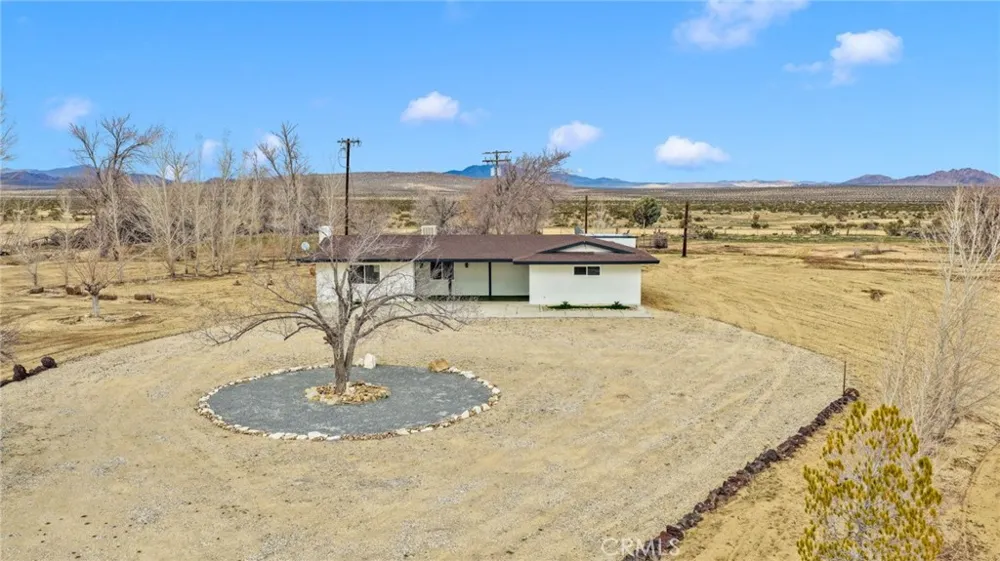 47424 Paddington Landers, CA 92285