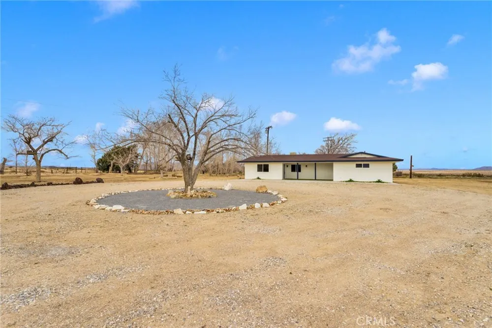 47424 Paddington Landers, CA 92285