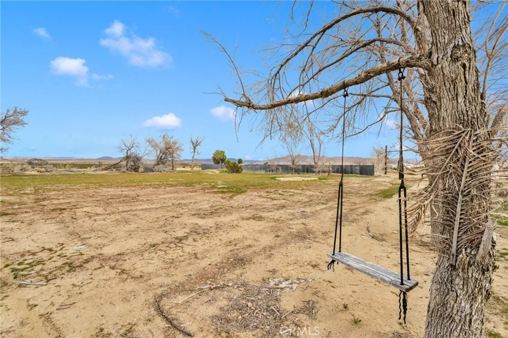 47424 Paddington Landers, CA 92285