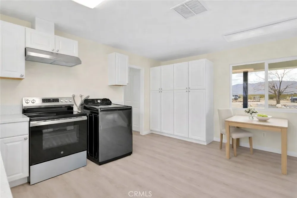 47424 Paddington Landers, CA 92285