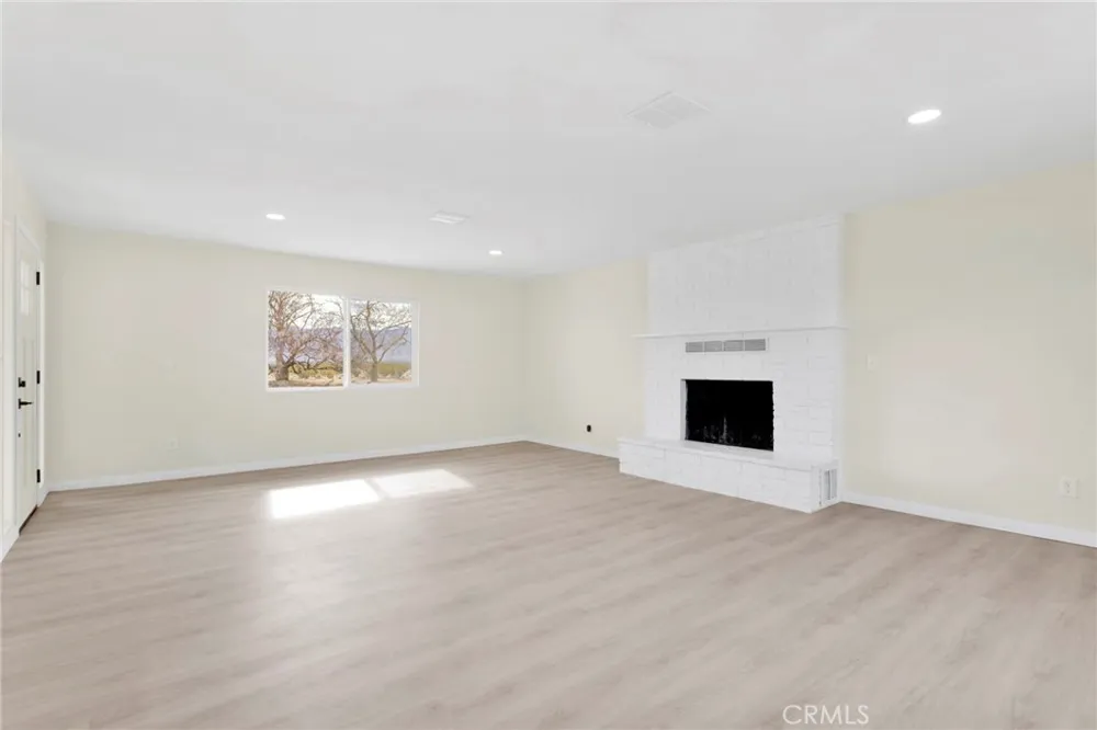 47424 Paddington Landers, CA 92285