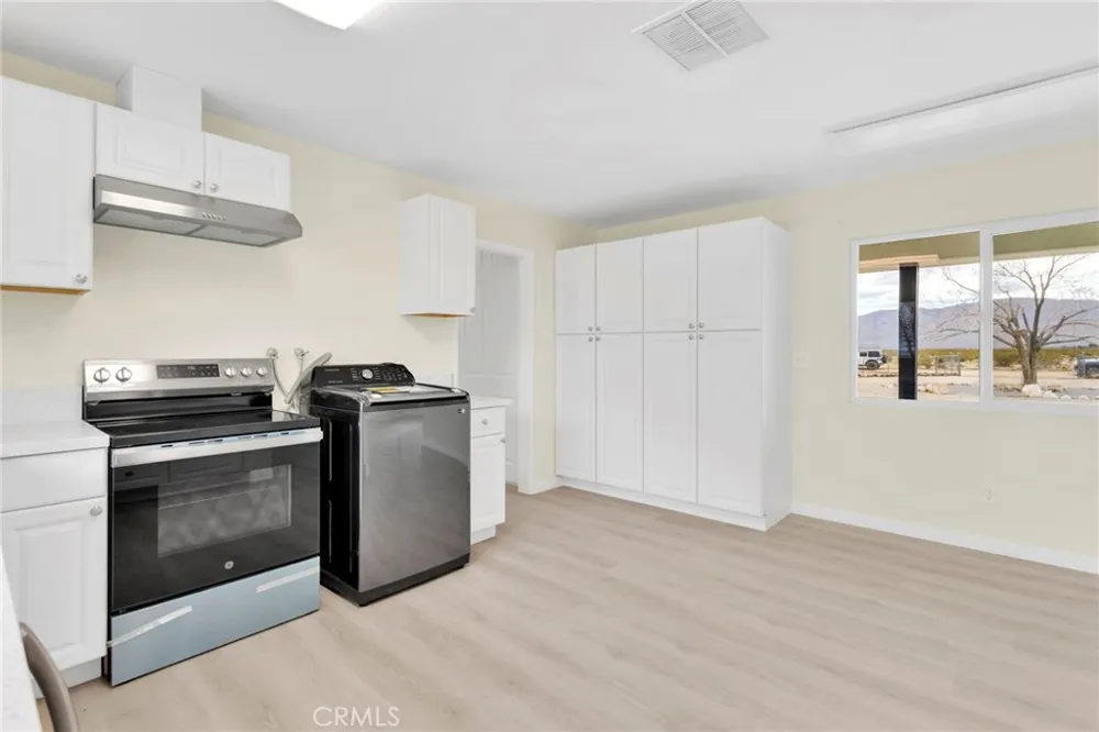 47424 Paddington Landers, CA 92285