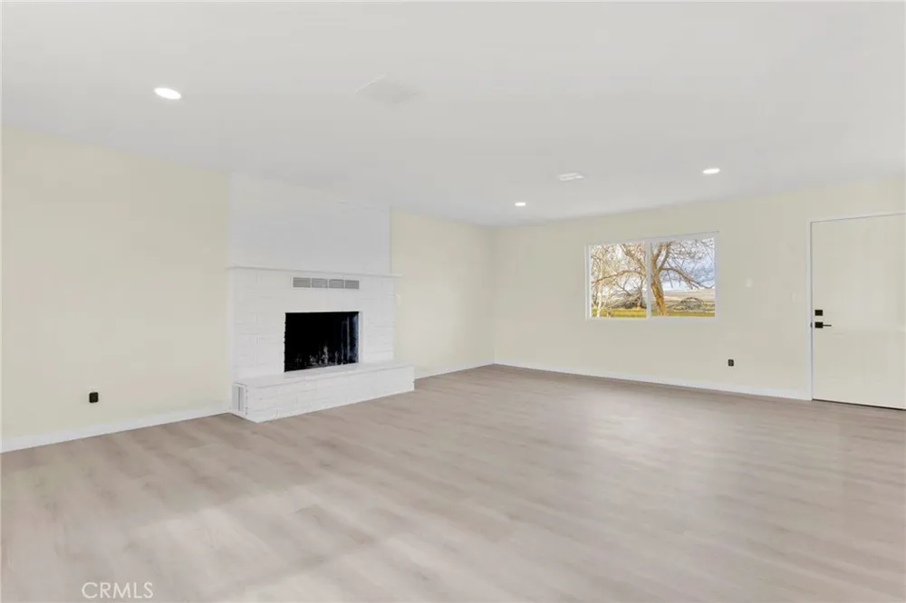 47424 Paddington Landers, CA 92285