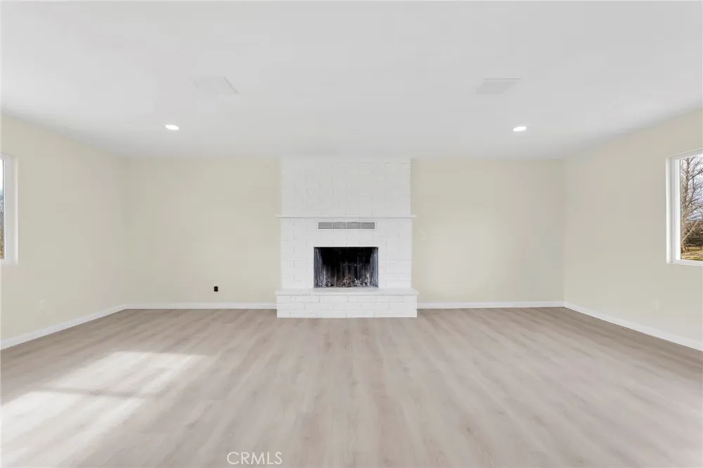 47424 Paddington Landers, CA 92285