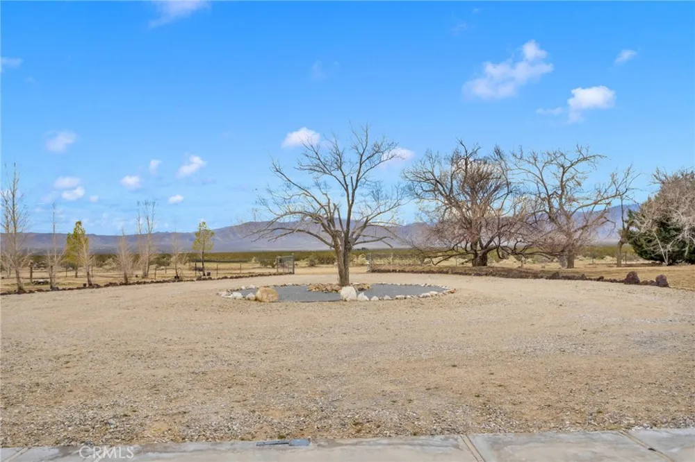 47424 Paddington Landers, CA 92285