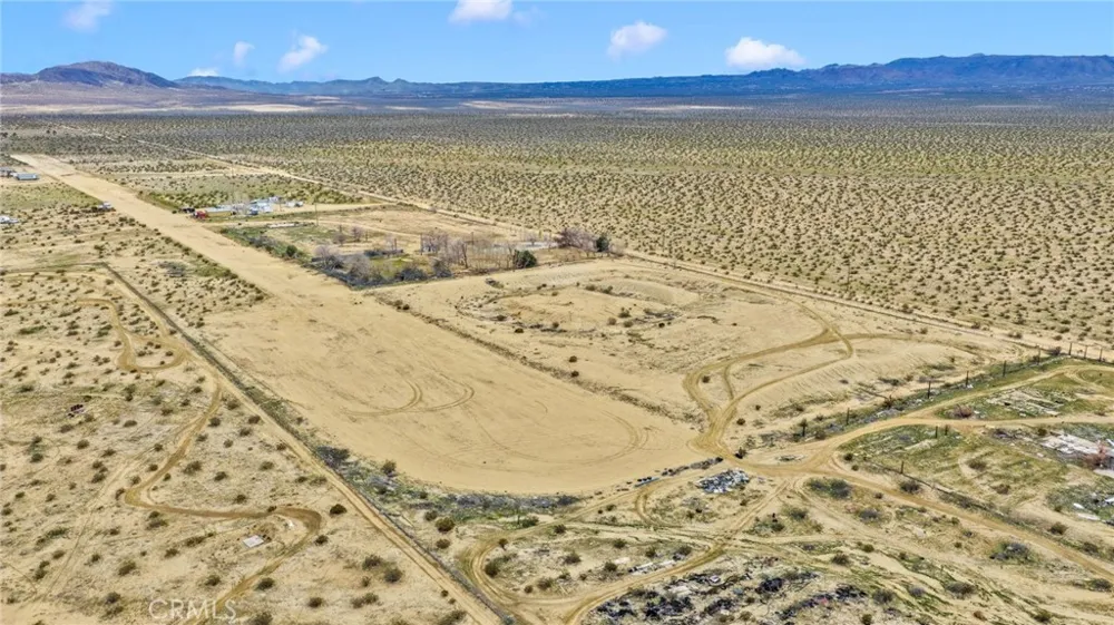 47424 Paddington Landers, CA 92285