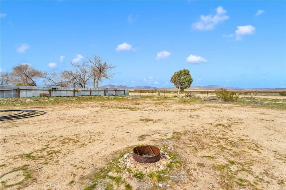 47424 Paddington Landers, CA 92285